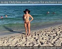 Menininhas amadores peladinhas na praia de nudismo