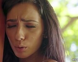 Trepando na casa da árvore parte2