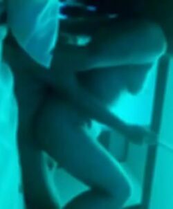 Mulher  leva irma pra marido